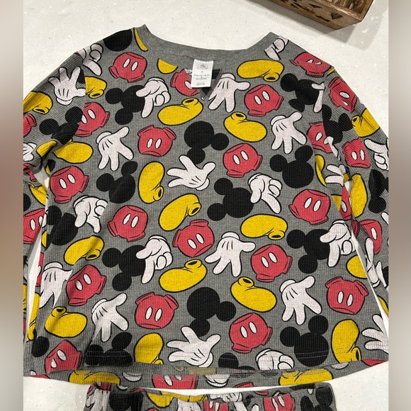 Disney Mickey Mouse Thermal Pajama set Size Medium Long Sleeves & Shorts Women’s - Picture 5 of 8